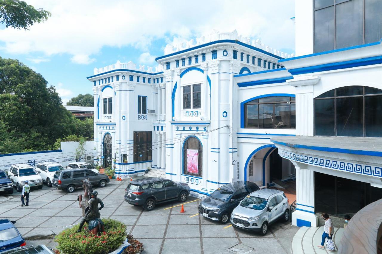 Reddoorz Plus @ Castle Chateau Iloilo Exterior foto