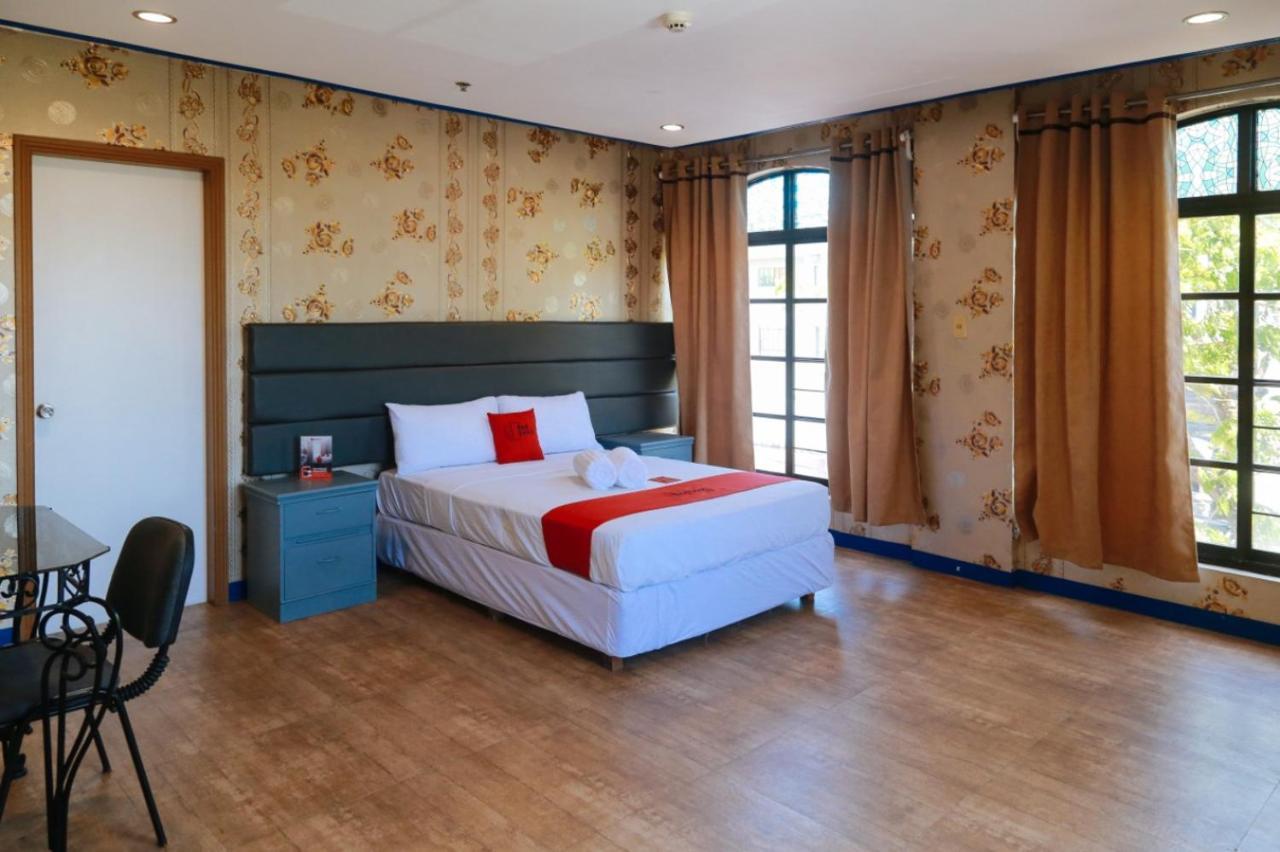 Reddoorz Plus @ Castle Chateau Iloilo Quarto foto