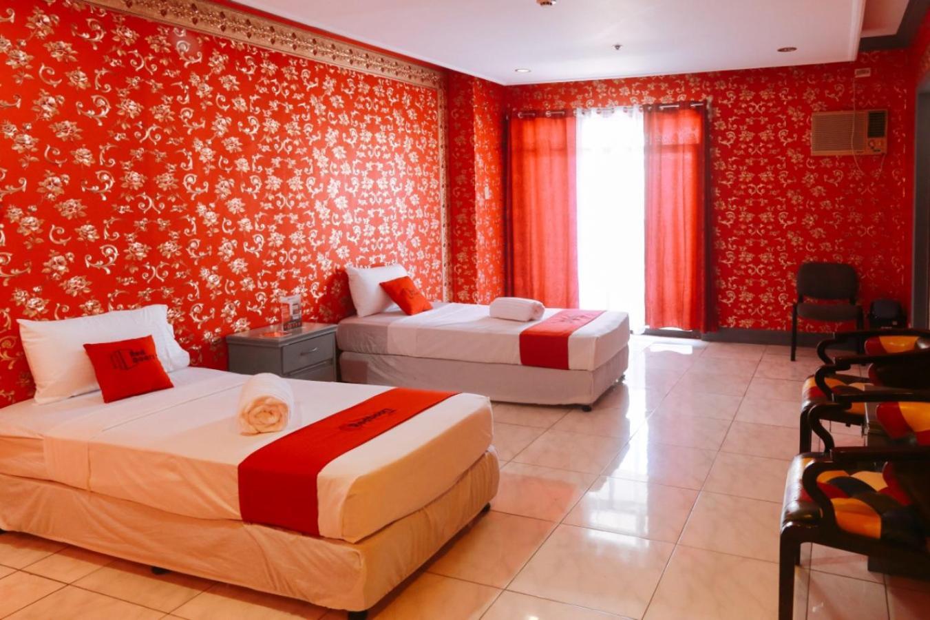 Reddoorz Plus @ Castle Chateau Iloilo Quarto foto